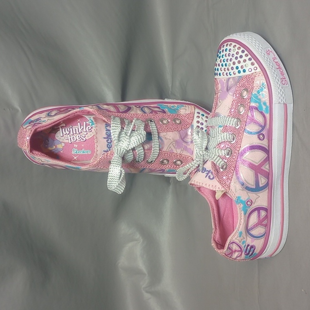 Twinkle toes by Skechers size 3.5 US girls light up sneakers